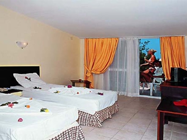 Club Mersin Beach — 4-Star Luxury Hotel in Kusadasi, Turkey
