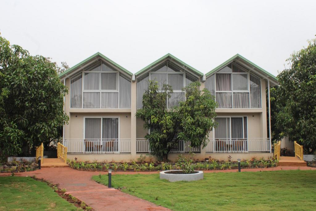 Mango Leaf Lake Resort - carbon neutral hotel in Pune