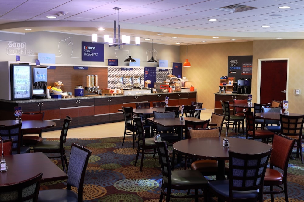 Holiday Inn Express & Suites Pittsburgh West Greentree by IHG - photo 51