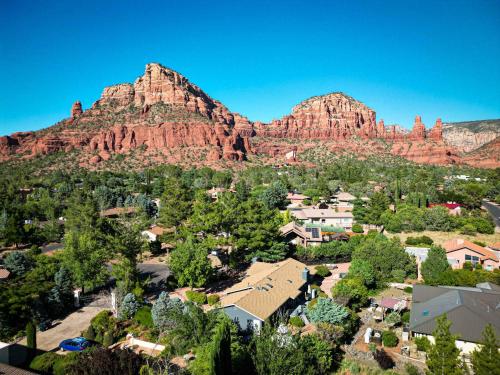 Crimson Canyon Home Majestic Nature Southwest Charm — 4-Star Luxury Hotel in Sedona, United States