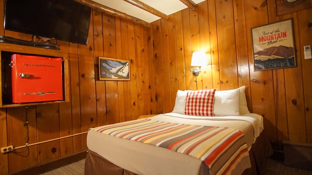 Foot of the Mountain Motel - photo 10
