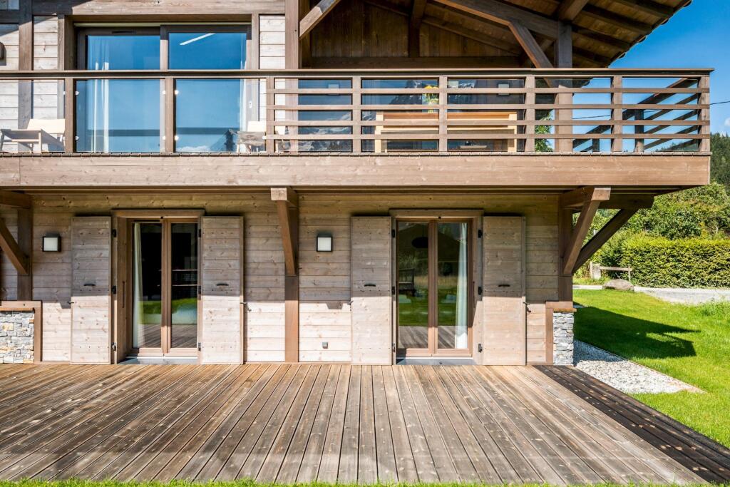 Jatoba Chalet With A Jacuzzi And Cinema Corner — 4-Star Luxury Hotel in Chamonix-Mont-Blanc, France