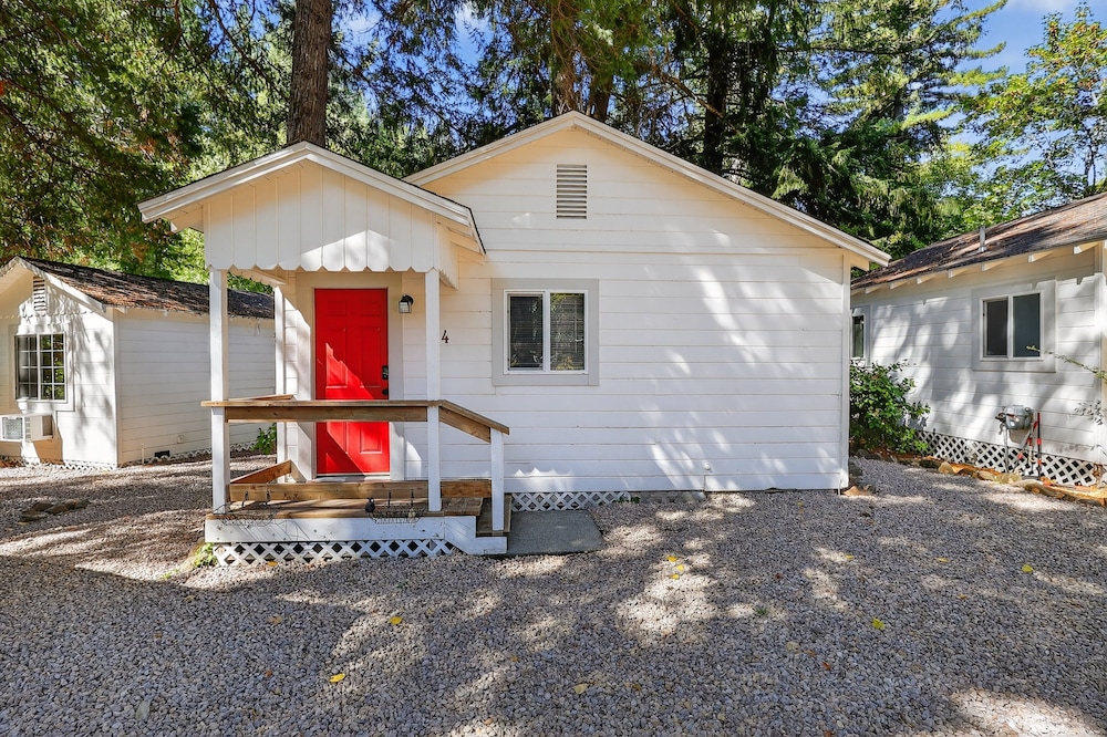 Rouge Cobb Mountain Hotel Cabin 4 — Cobb