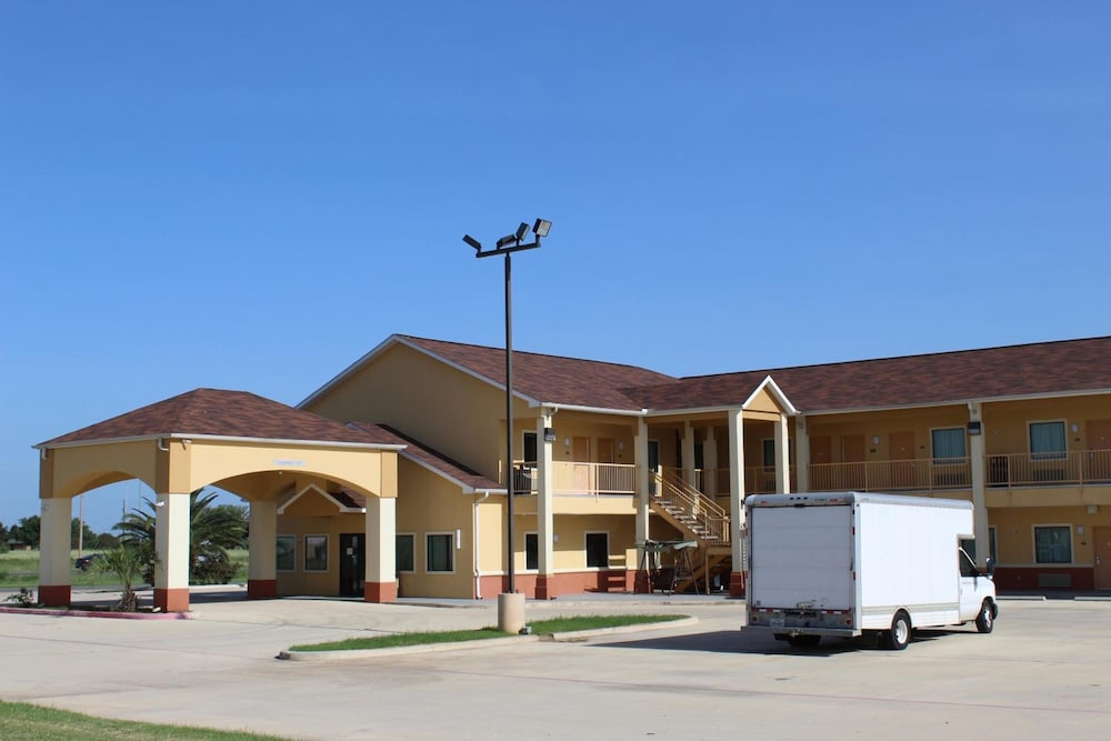 Horizon Inn & Suites Pearsall - photo 35