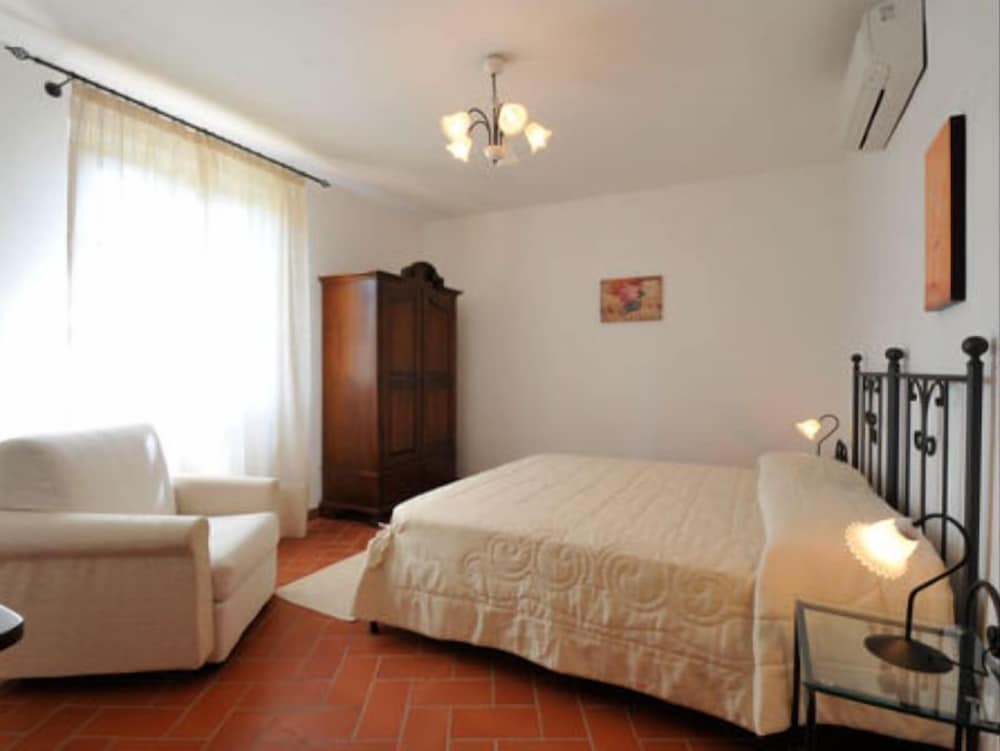 Agriturismo Mannaioni — 4-Star Luxury Hotel in Volterra, Italy