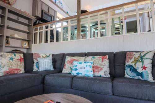 Come Stay and Sail Away at this Lovely Canal Home — 4-Star Luxury Hotel in Freeport, United States