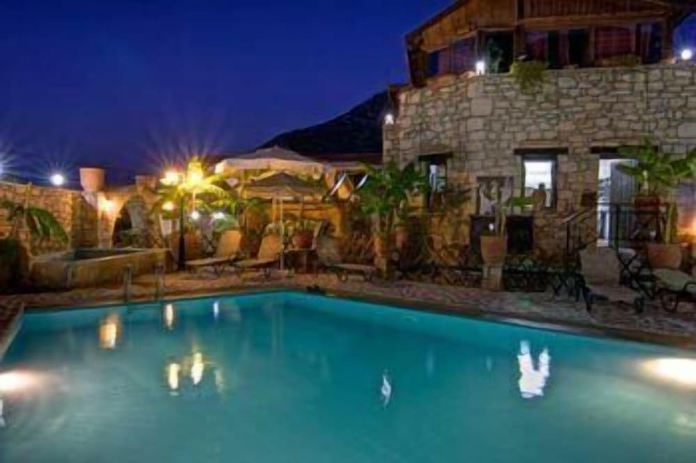 Stone Village - carbon neutral hotel in Rethymno