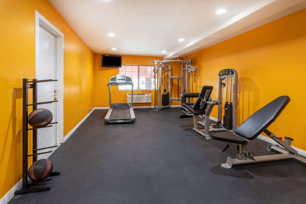Days Inn by Wyndham Santa Monica - photo 15