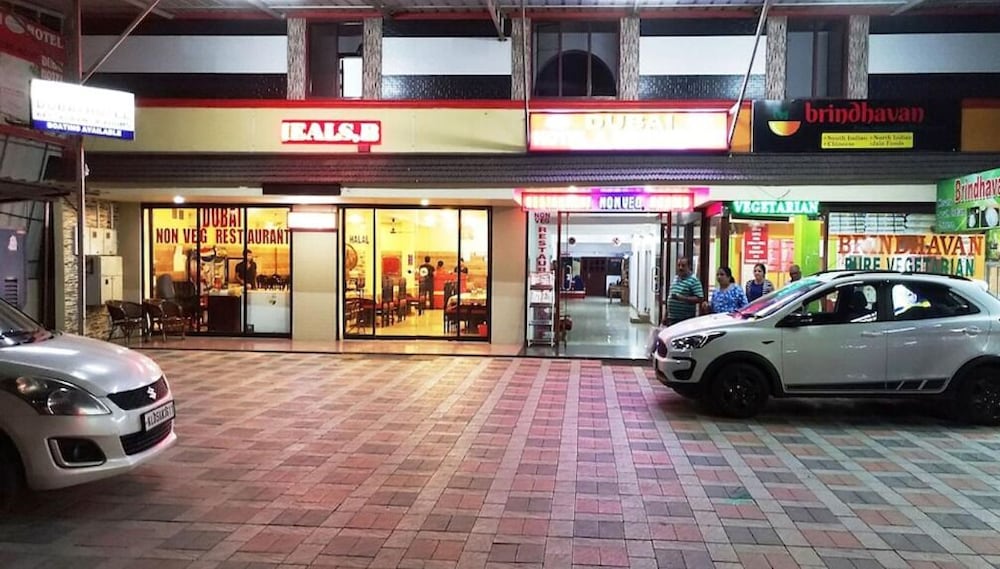 Dubai Hotel Kumarakom in Kottayam, India