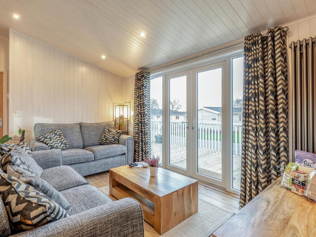 Heather Lodge — 4-Star Luxury Hotel in Willington, United Kingdom