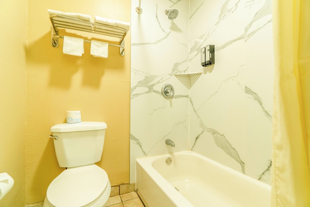 Crown Inn By Oyo Denver Tx - photo 30