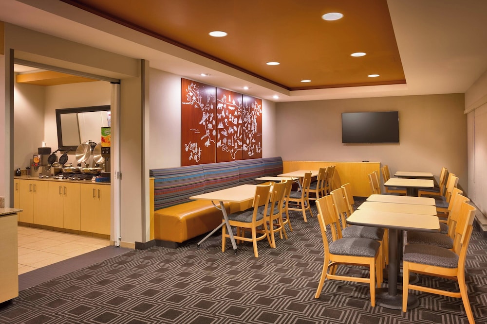 TownePlace Suites by Marriott Omaha West - photo 21