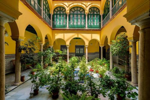 Apartamentos RG Suite Conteros Catedral — 4-Star Luxury Hotel in Sevilla, Spain