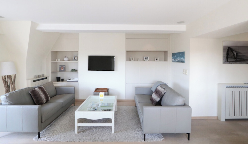 Apartment in Knokke near Zeedijk Beach — 4-Star Luxury Hotel in Knokke-Heist, Belgium