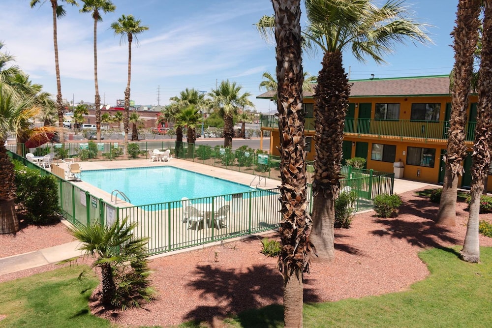 Econo Lodge Inn & Suites Yuma - photo 23