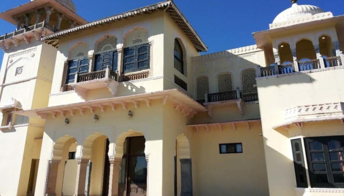 Hotel The Jaipur House in Abu, India