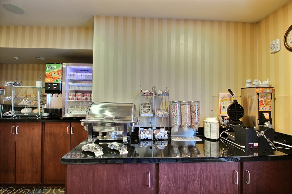 AmericInn by Wyndham Oshkosh - photo 23