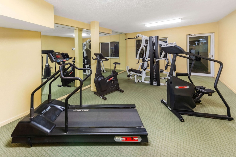 La Quinta by Wyndham Fort Lauderdale Pompano Beach - photo 24