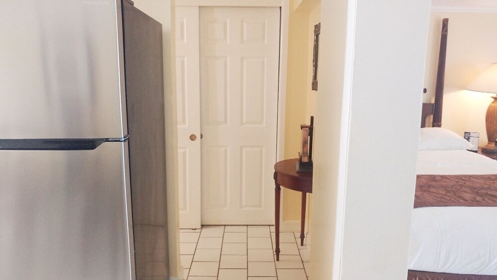 Flamingo Inn Bayside Suites - photo 16