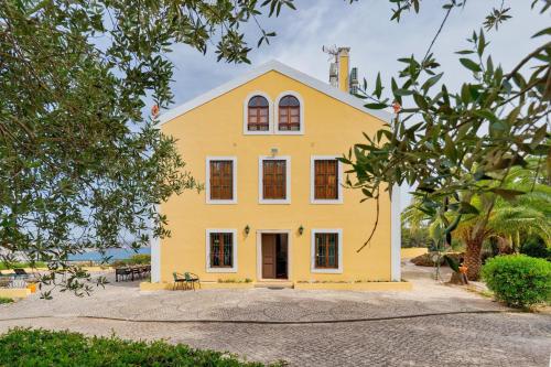 Villa Casal Assis — 4-Star Luxury Hotel in Setubal, Portugal
