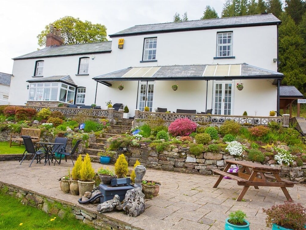 Llwyn Onn Guest House — 4-Star Luxury Hotel in Merthyr Tydfil, United Kingdom