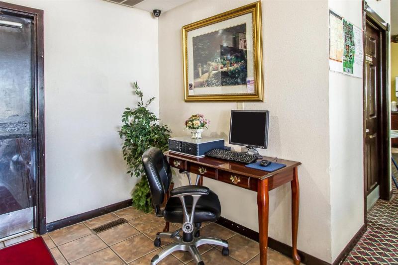 Americas Best Value Inn Norman University Oklahoma - photo 8
