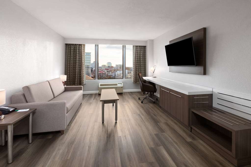 Wyndham Garden Norfolk Downtown - photo 33