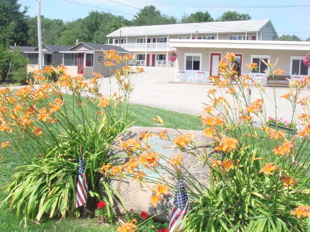 Coast Village Inn & Cottages - photo 35