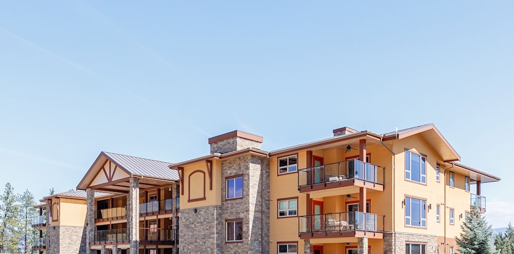 Cozystay Signature: Lake Okanagan Resort in West Kelowna, Canada