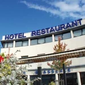 Hotel de Loire — 4-Star Luxury Hotel in Trelaze, France