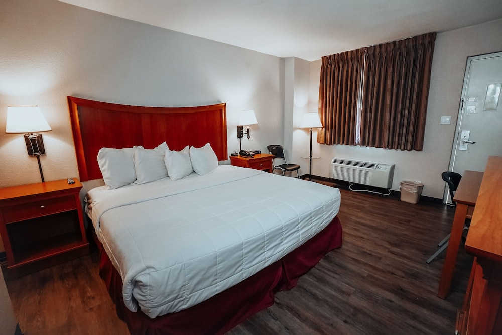 Lamplighter Inn & Suites North - photo 18