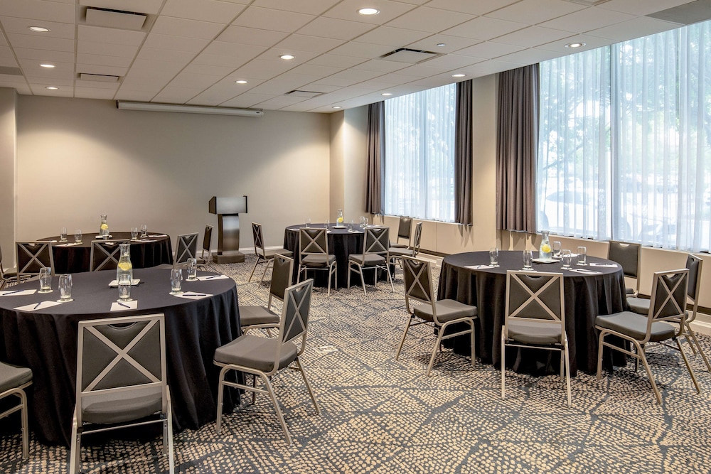 DoubleTree by Hilton Chicago North Shore Conference Center - photo 56