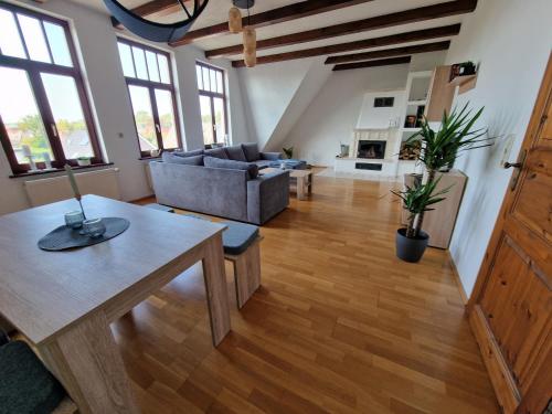 98qm Wohnung im Villenviertel Voll ausgestattet mit Balkon und Kamin WLAN gratis — 4-Star Luxury Hotel in Wilhelmshaven, Germany