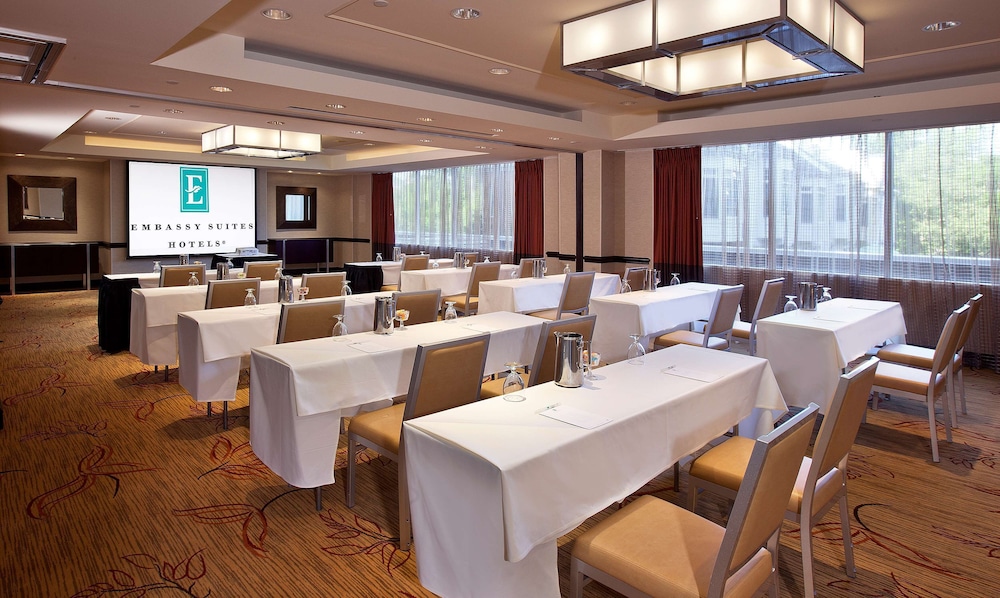 Embassy Suites by Hilton Washington DC Chevy Chase Pavilion - photo 52
