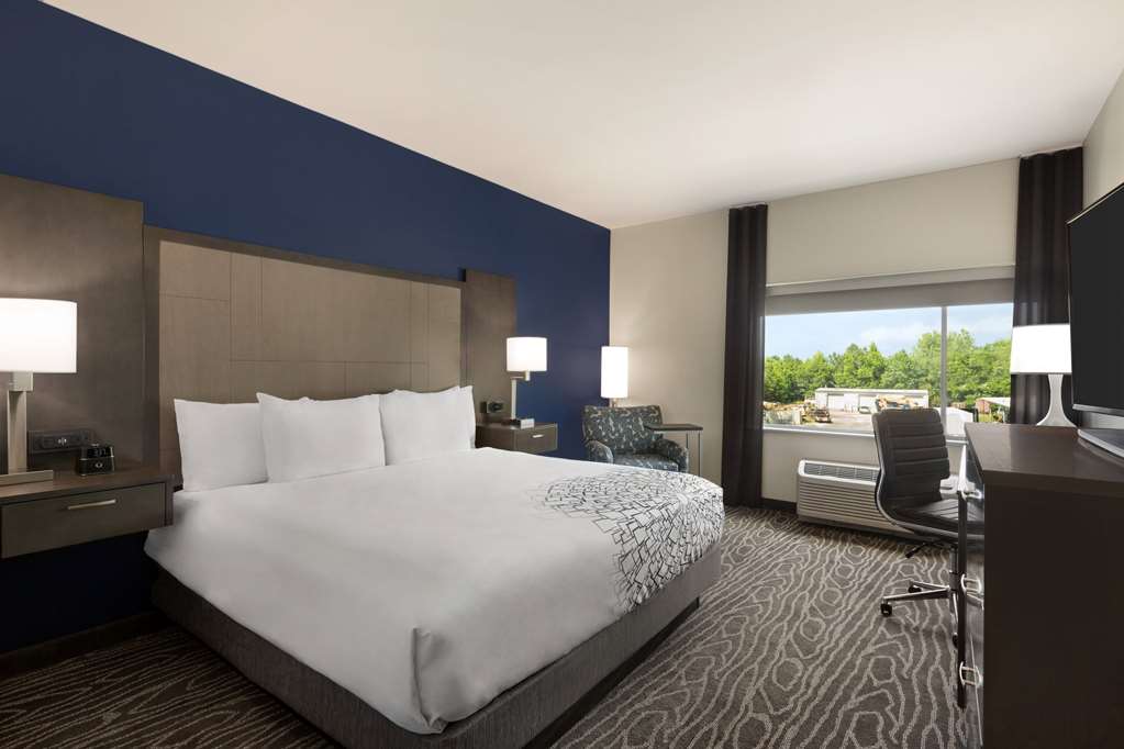 La Quinta Inn & Suites by Wyndham Rock Hill - photo 14