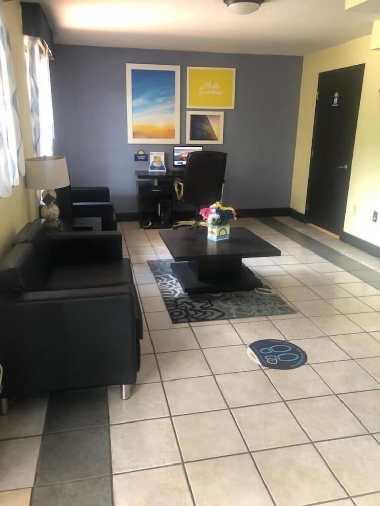 Days Inn by Wyndham Lake City I 10 - photo 3