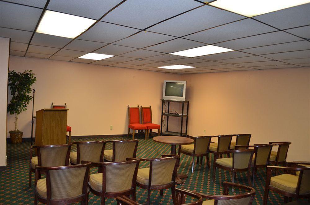 Travelodge Inn and Suites Muscatine - photo 12
