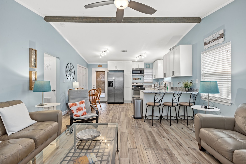 609 Evergreen St Waves for Daze in Panama City Beach, United States