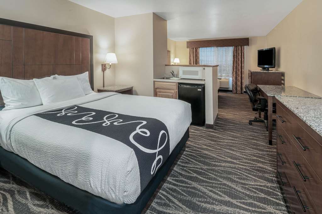 La Quinta Inn & Suites by Wyndham Belgrade Bozeman Airport - photo 21