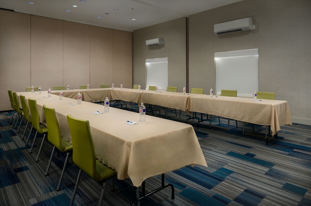 Holiday Inn Express & Suites Lawrence by IHG - photo 33