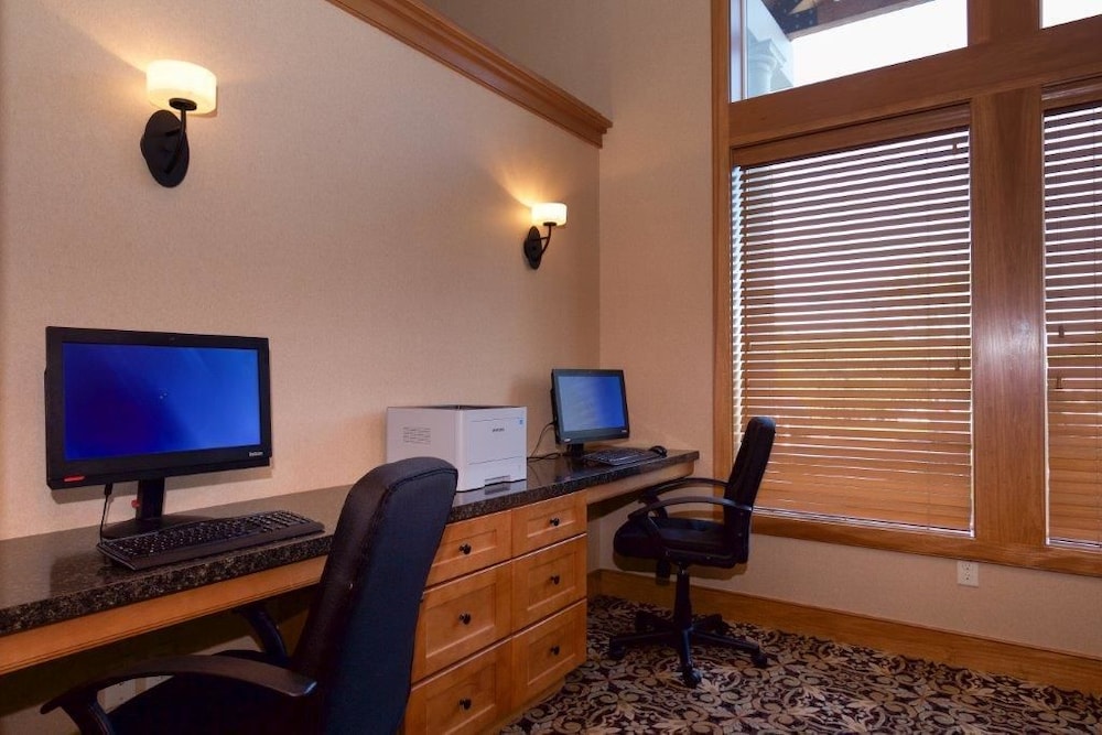 White River Inn and Suites - photo 48