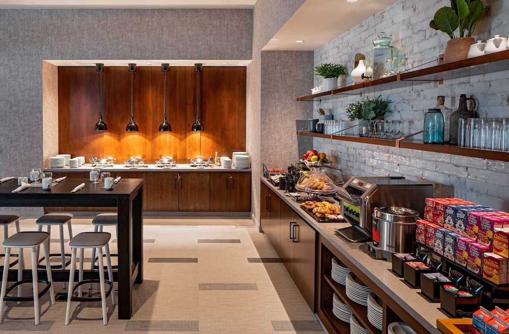 Hilton Garden Inn Austin University Capitol District - photo 29