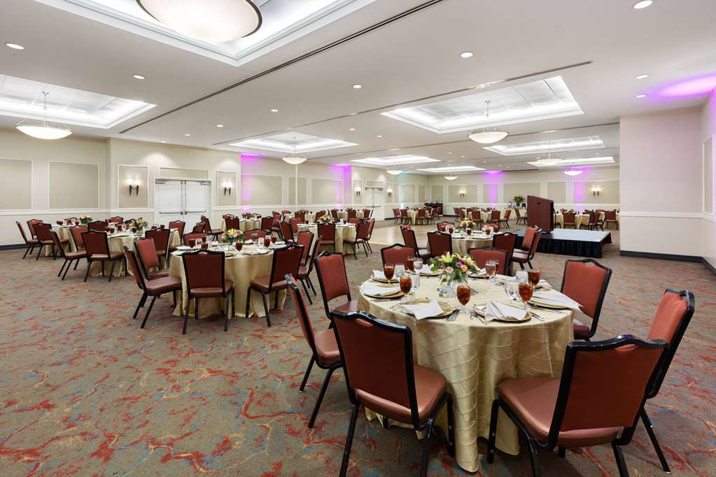 La Quinta Inn & Suites by Wyndham San Antonio Medical Ctr NW - photo 34