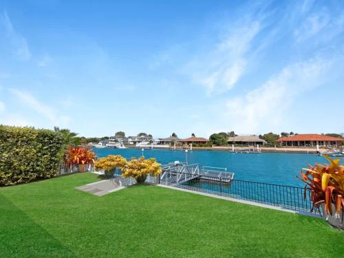 Spacious Holiday Unit on Canal at Banksia Beach in Banksia Beach, Australia