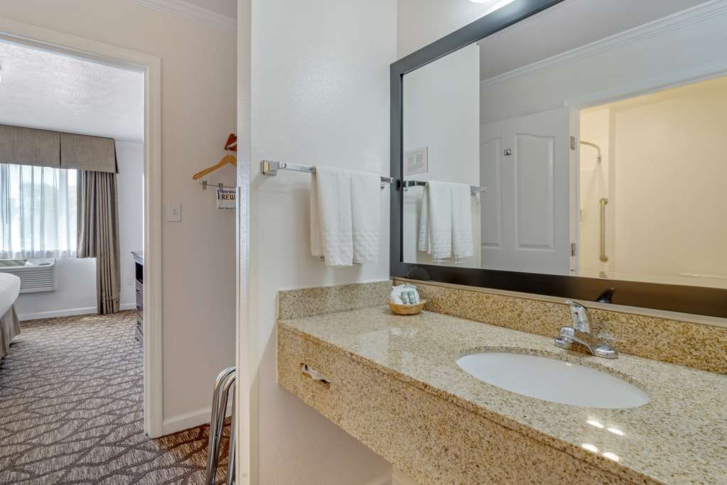 Best Western Salinas Monterey Hotel - photo 28