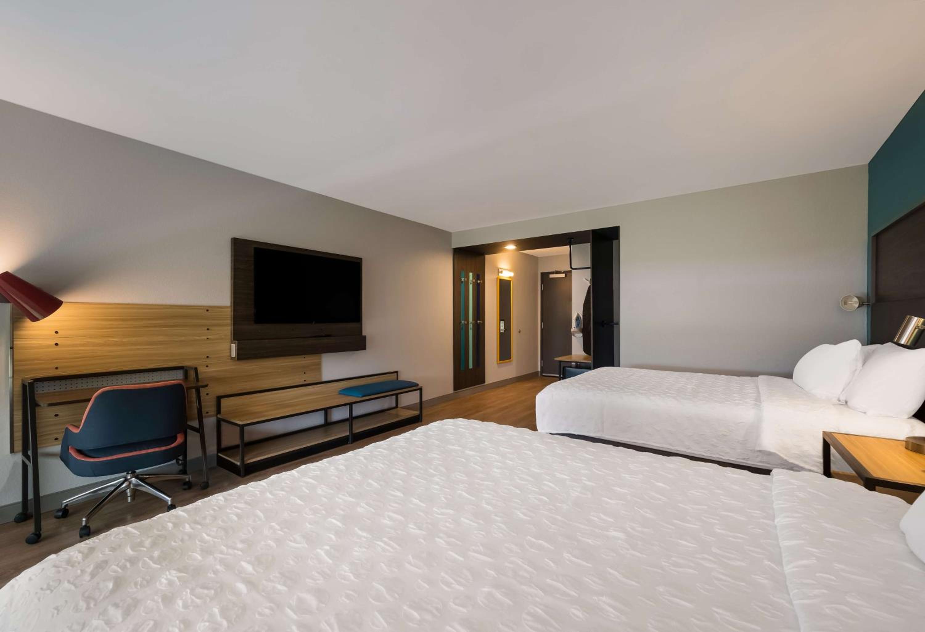 Tru by Hilton Novi Detroit - photo 3