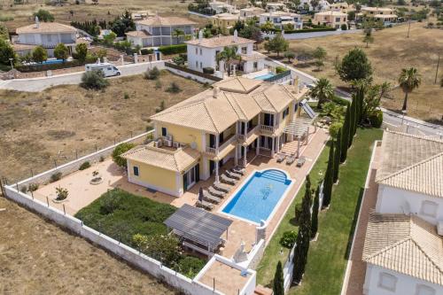 Villa Iris — 4-Star Luxury Hotel in Albufeira, Portugal