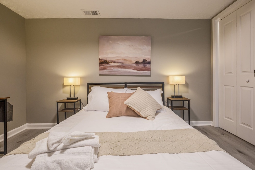 Newly renovated 4BR CozySuites - photo 5