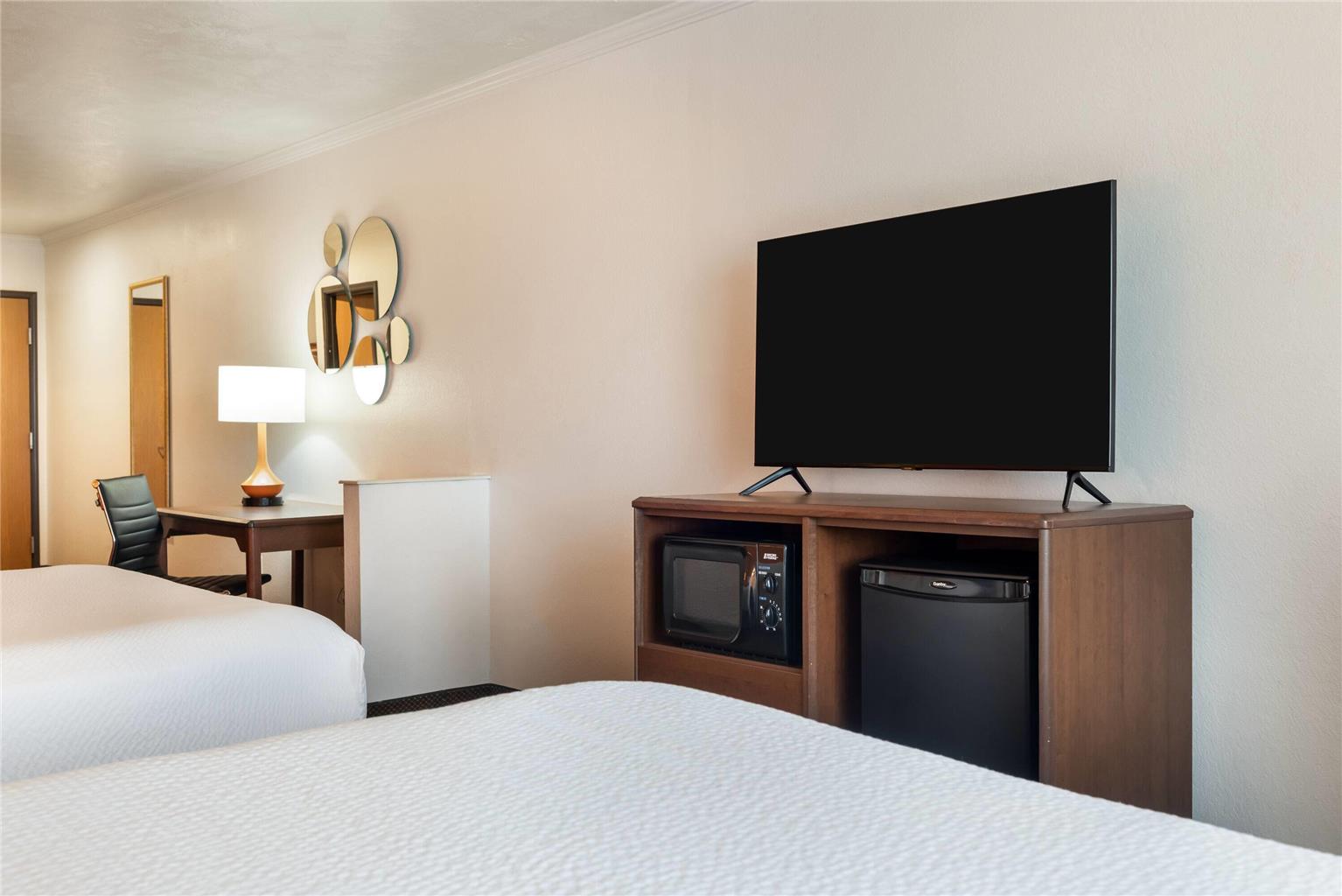 Howard Johnson Hotel & Suites by Wyndham Oacoma - photo 24