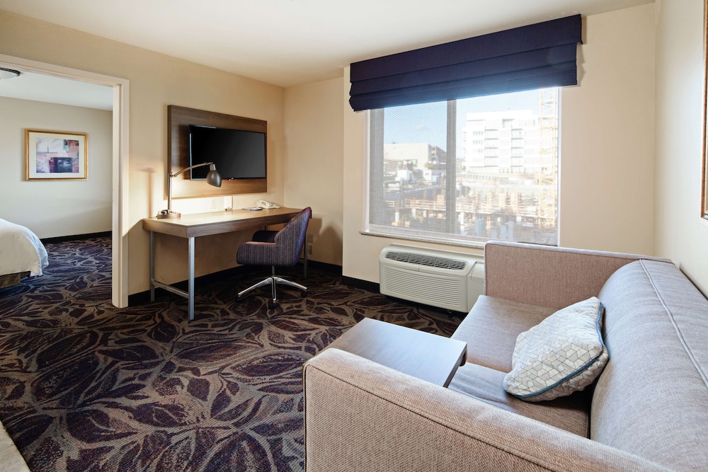 Hampton Inn & Suites Bremerton - photo 6